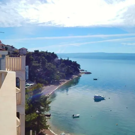 Seafront Nemira Apartment *