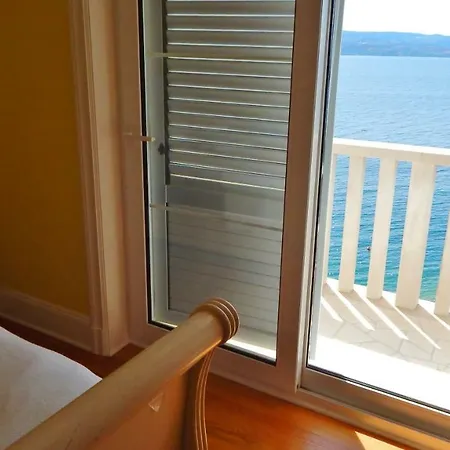 Seafront Nemira Apartment *