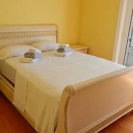 Apartment Seafront Nemira Omiš