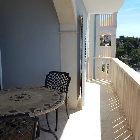 Apartment Seafront Nemira Omiš